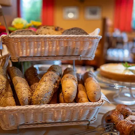 Tematin Hotel Piest'any